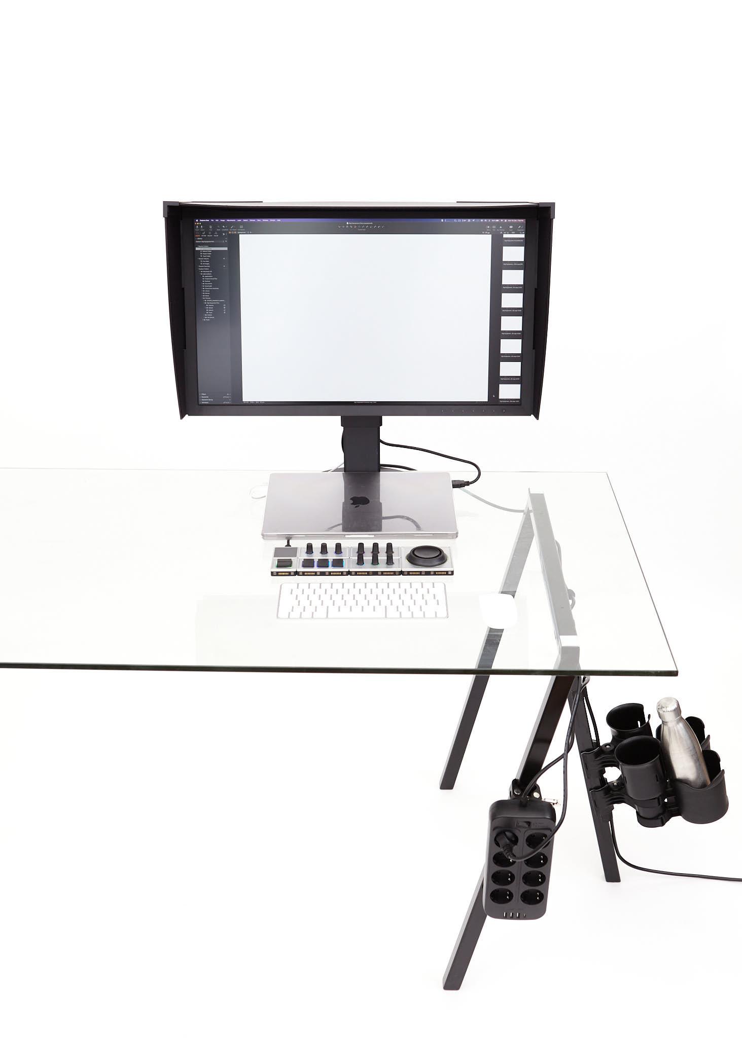 Studio Digi Desk